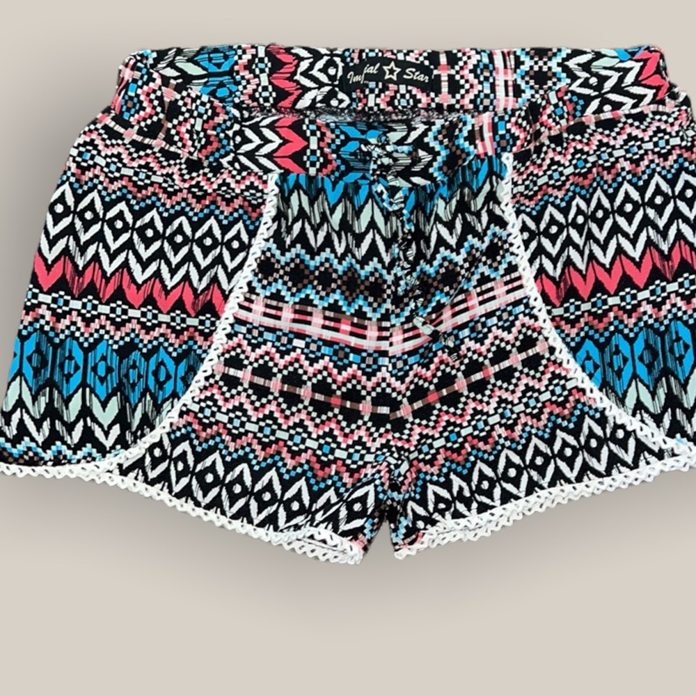 Imperial Star girls pull on patterned shorts